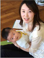 ベビーマッサージ、ママと赤ちゃん1
