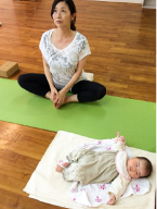 産後ヨガ、胸を開くポーズ
